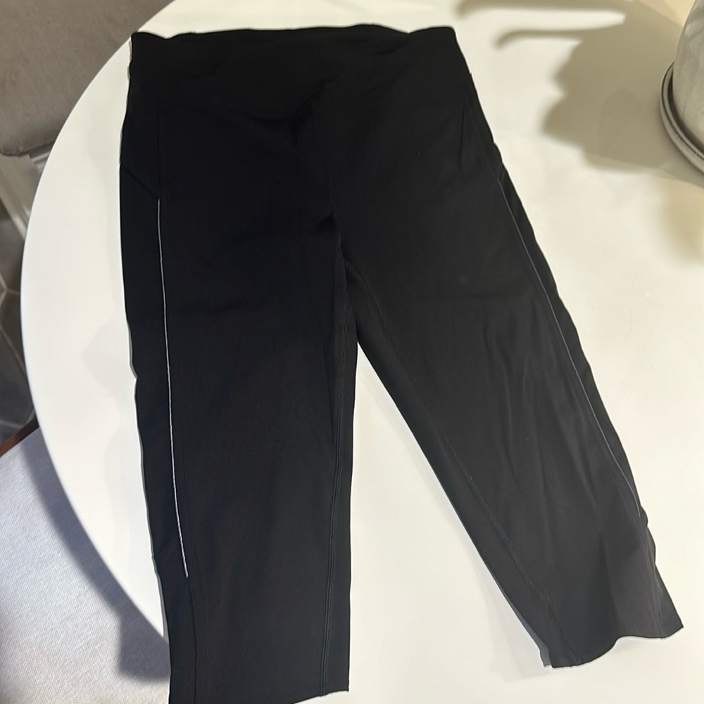 Lululemon 23” running crops